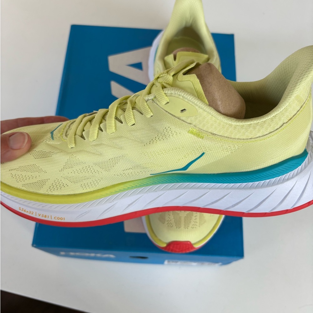 Hoka W carbon x2 running shoe- NWT Women’s size 8.5.